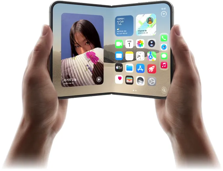 iPhone Duo 가 펼쳐지는 모습. 스타 화이트 색상.